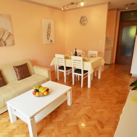 Fuer 4 Personen Ca 43 Qm In Rovinj-monsena, Istrien Istrische Riviera Apartment *